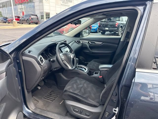 Used 2016 Nissan Rogue SV w/ SV Moonroof Package AWD/4WD image 11