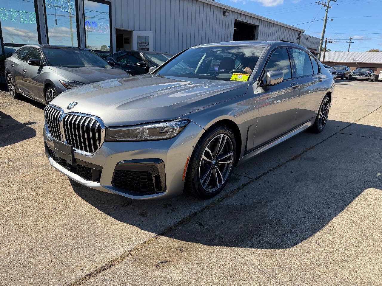 Used 2020 BMW 740i w/ M Sport Package image 2