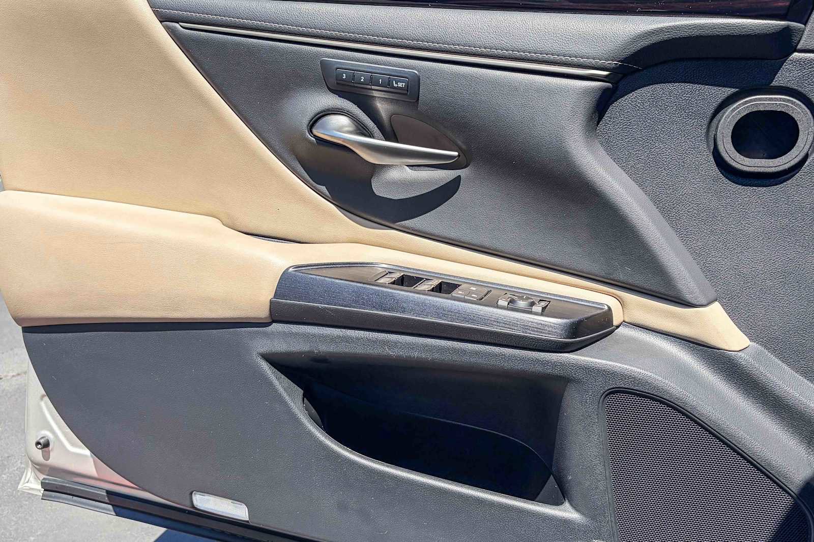 Used 2021 Lexus ES 300h w/ Premium Package FWD image 19