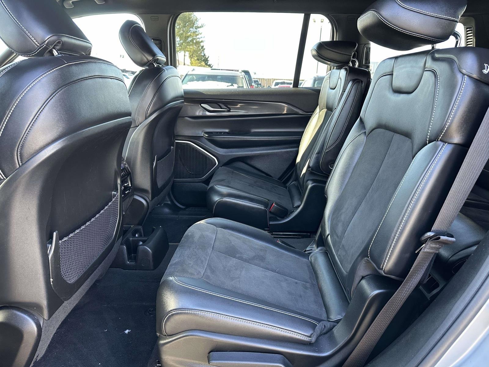 Used 2022 Jeep Grand Cherokee L Laredo image 23