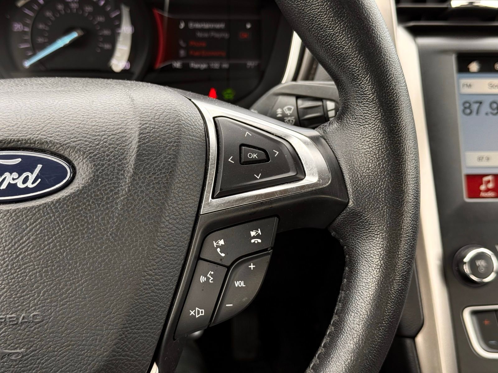 Used 2018 Ford Fusion SE w/ Equipment Group 602A FWD image 27
