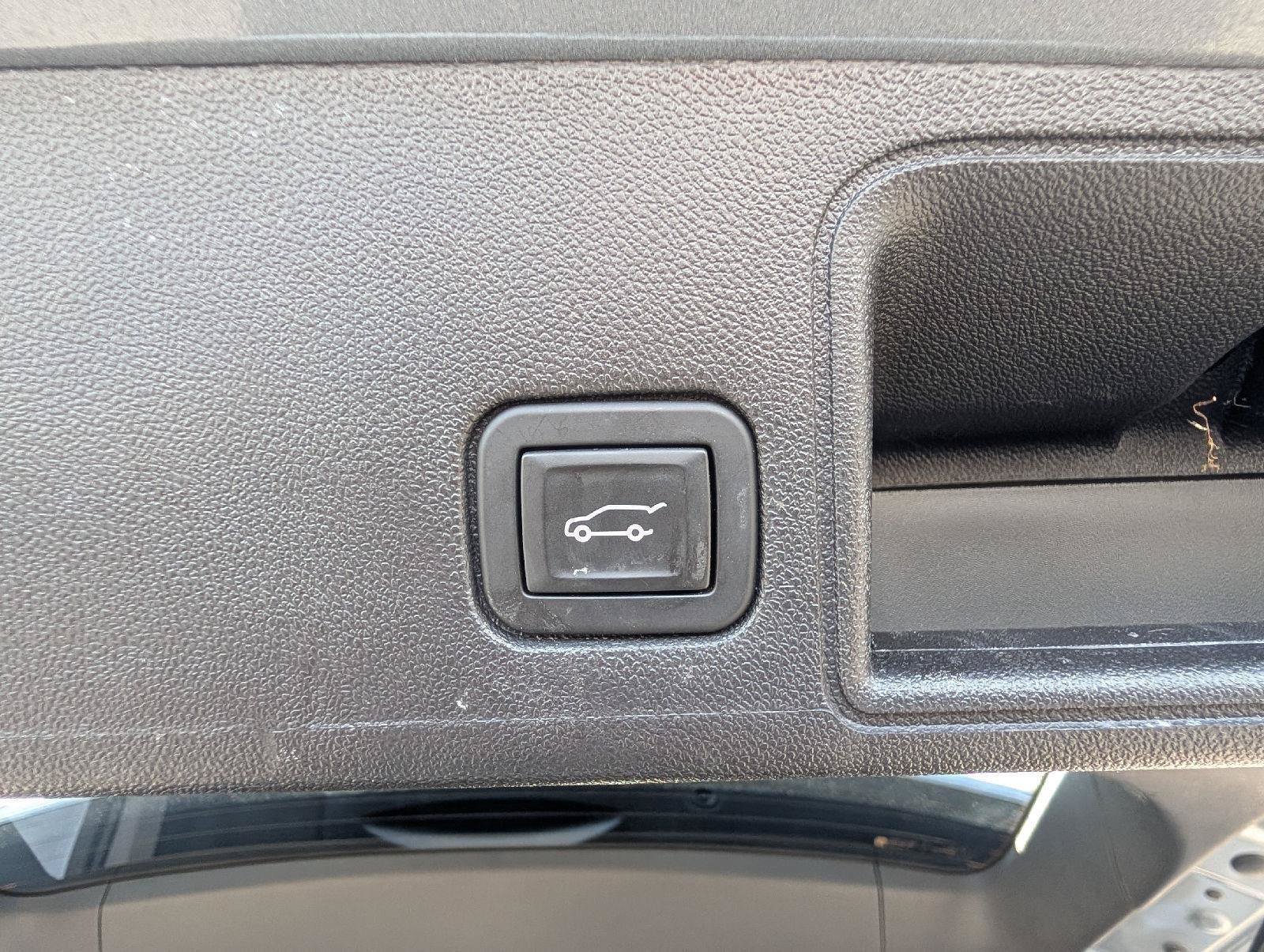 Used 2024 GMC Terrain AT4 w/ LPO, Floor Liner Package AWD/4WD image 25