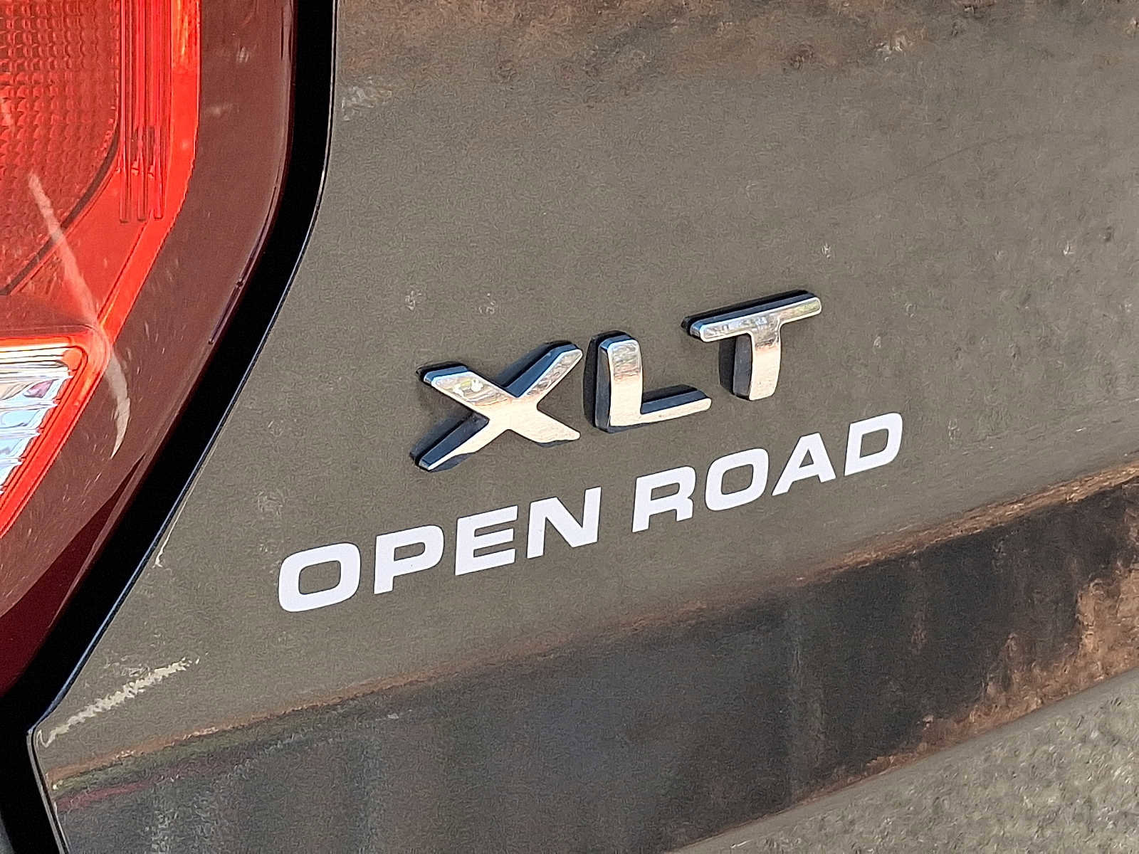 Used 2016 Ford Explorer XLT w/ Equipment Group 202A image 30