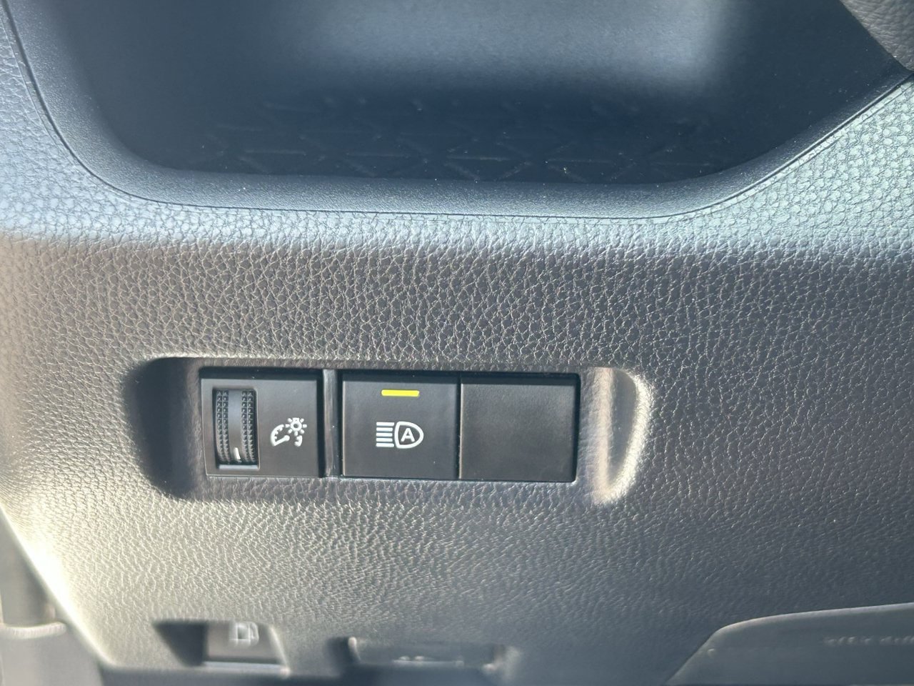 Used 2025 Toyota RAV4 LE AWD/4WD image 32