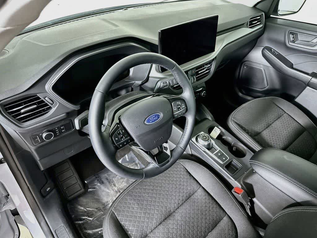 Certified 2025 Ford Escape Active w/ Tech Pack #1 FWD image 2