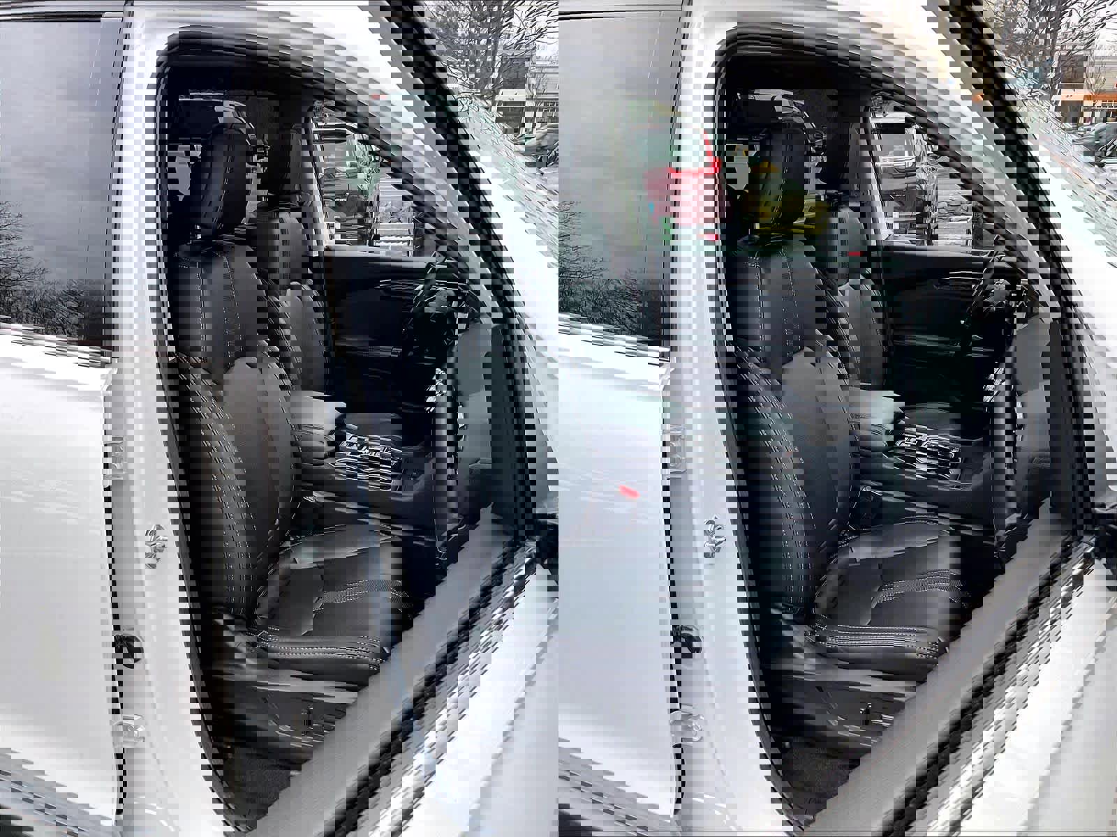 Used 2025 Honda Pilot Touring image 11