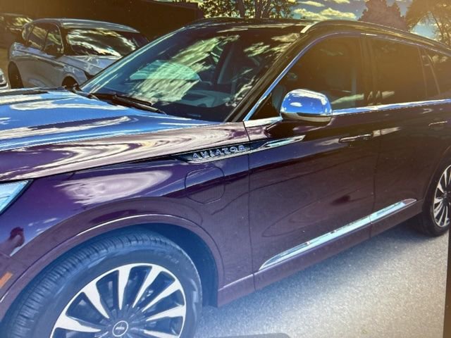 Used 2022 Lincoln Aviator Black Label Grand Touring AWD/4WD image 2