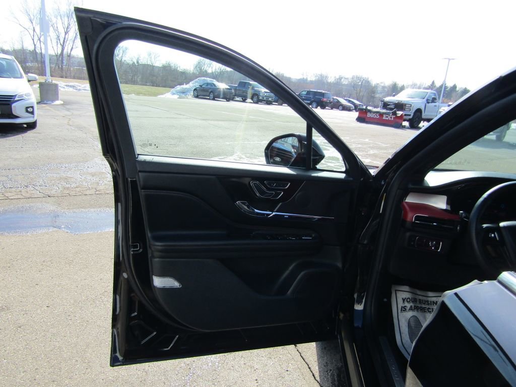 Used 2025 Lincoln Corsair Grand Touring w/ Equipment Group 301A AWD/4WD image 23
