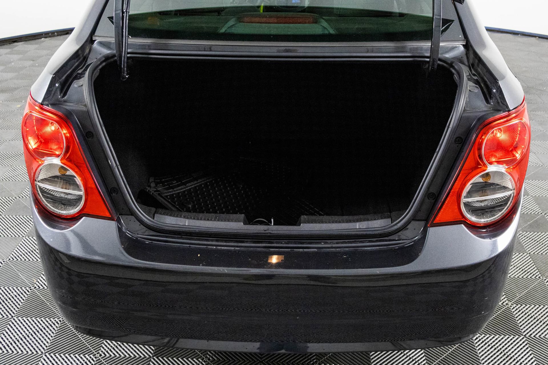 Used 2014 Chevrolet Sonic LT image 35