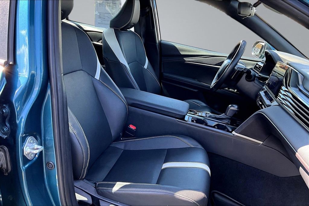 Used 2025 Toyota Camry SE image 7