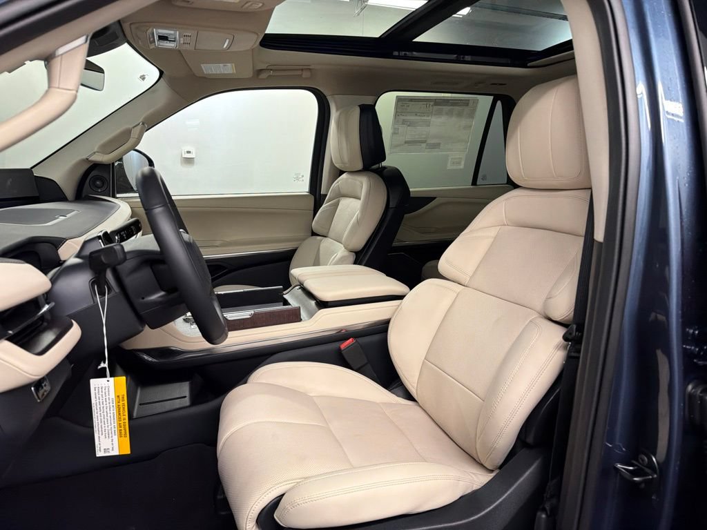 New 2027 Lincoln Navigator Reserve AWD/4WD image 27