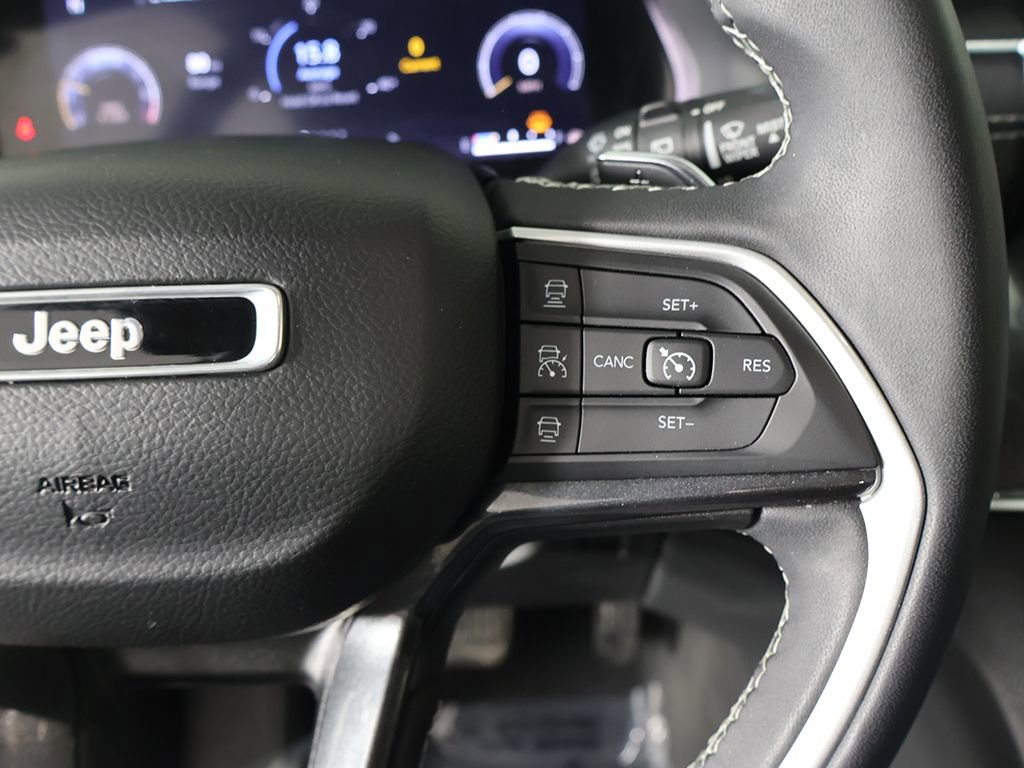 Used 2023 Jeep Grand Cherokee Laredo image 39