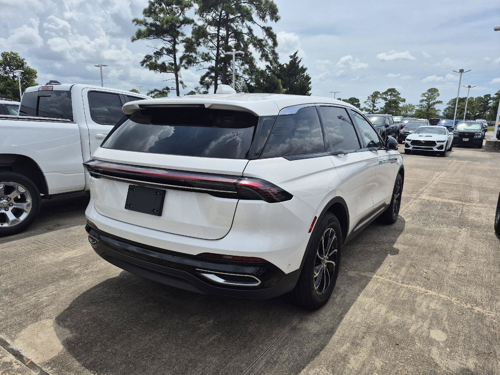 Used 2024 Lincoln Nautilus Premier AWD/4WD image 14
