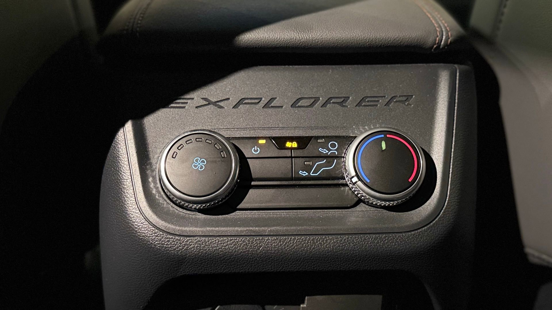 Used 2025 Ford Explorer Active w/ Active Comfort Package image 92