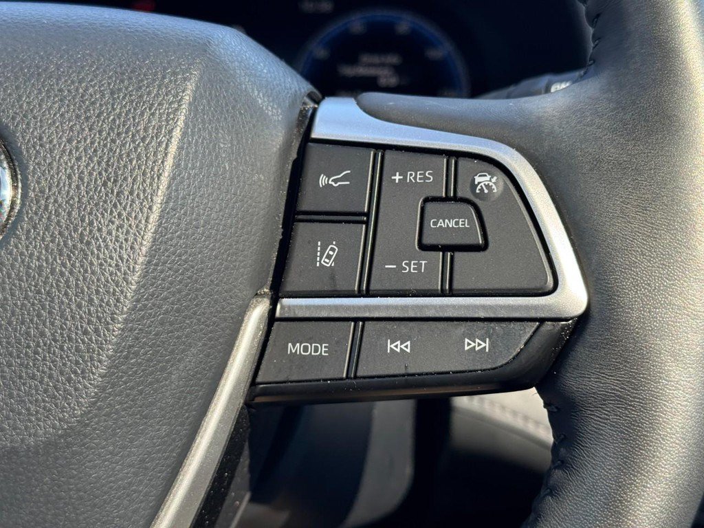 Used 2023 Toyota Highlander Limited AWD/4WD image 21