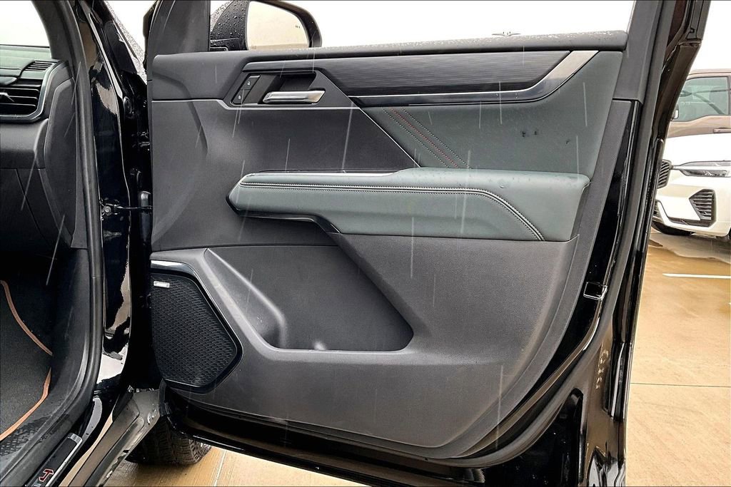 Used 2024 GMC Acadia AT4 w/ Luxury Package image 24