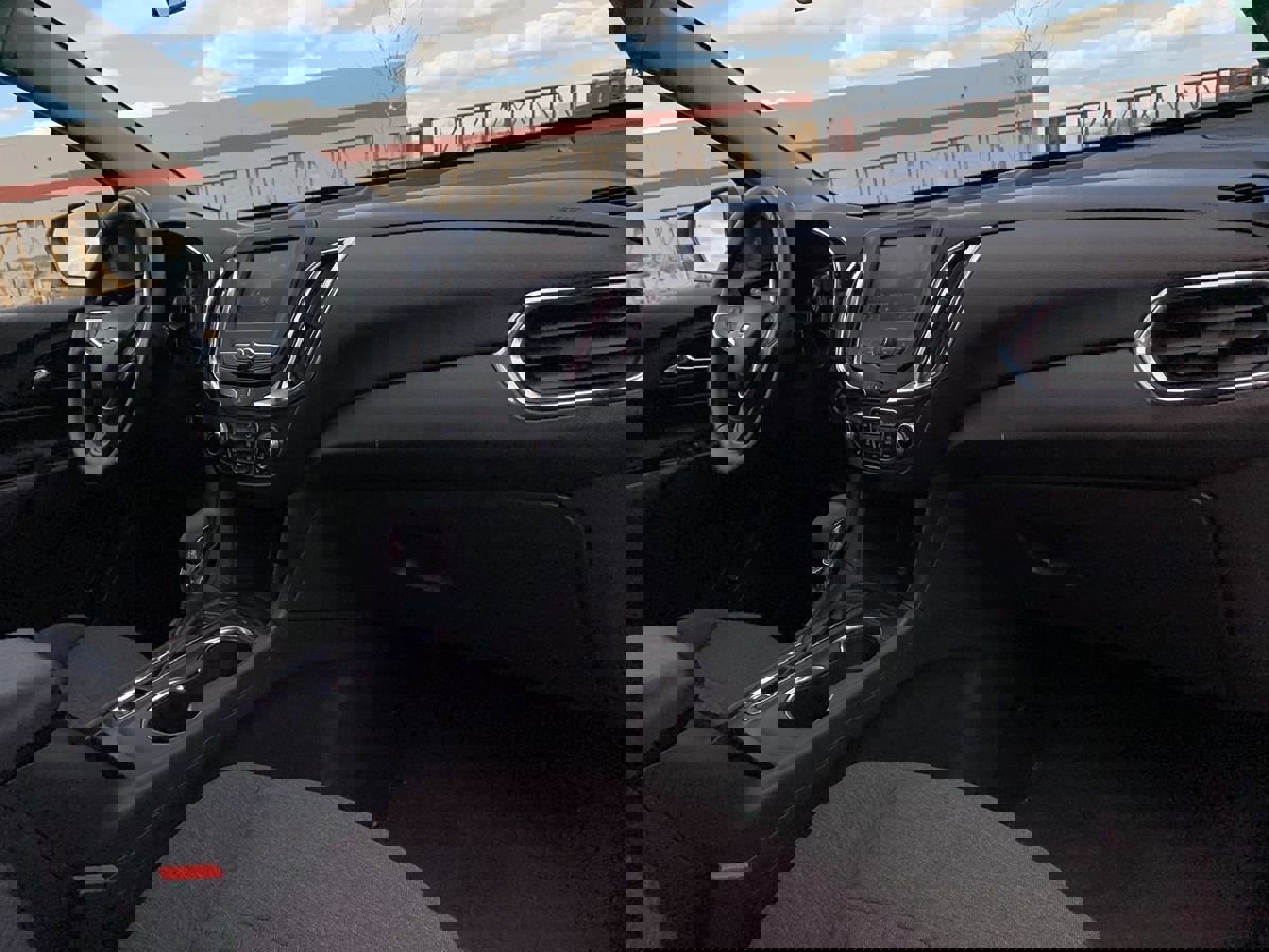 Used 2024 Chevrolet Equinox LT image 31