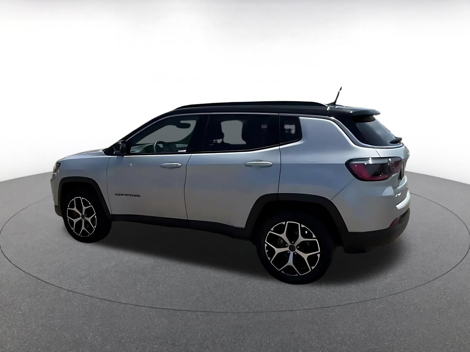 Used 2025 Jeep Compass Limited AWD/4WD image 10
