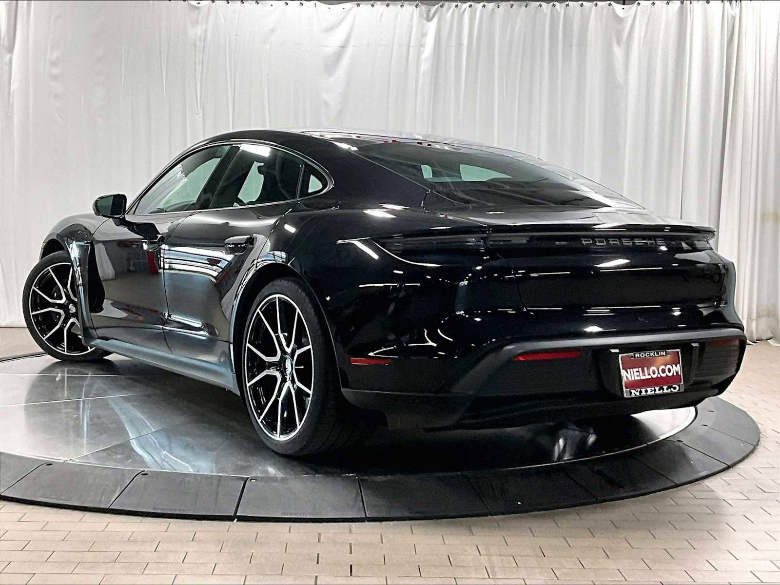 Used 2025 Porsche Taycan image 3