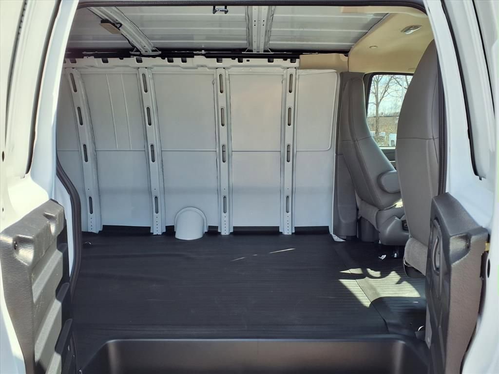 New 2026 Chevrolet Express 2500 Extended w/ Driver Convenience Package RWD image 9