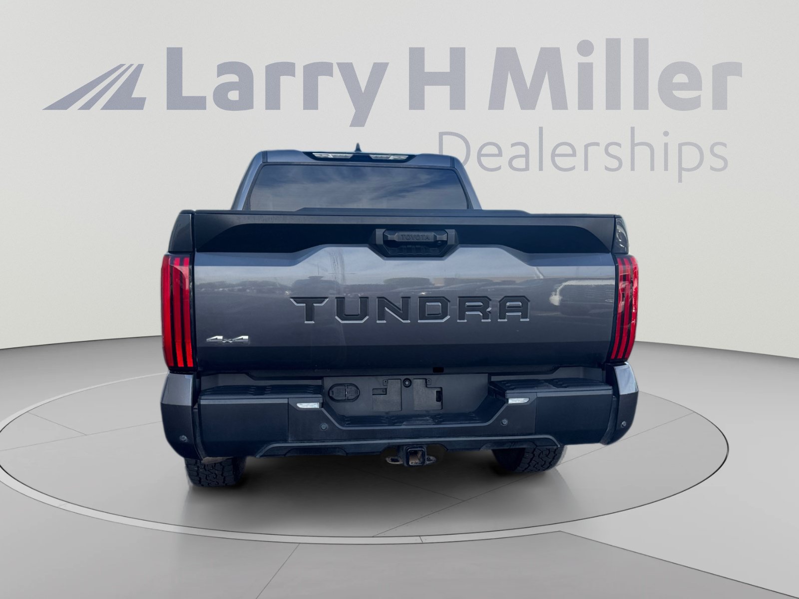 Used 2023 Toyota Tundra SR5 w/ SR5 Convenience Package AWD/4WD image 4