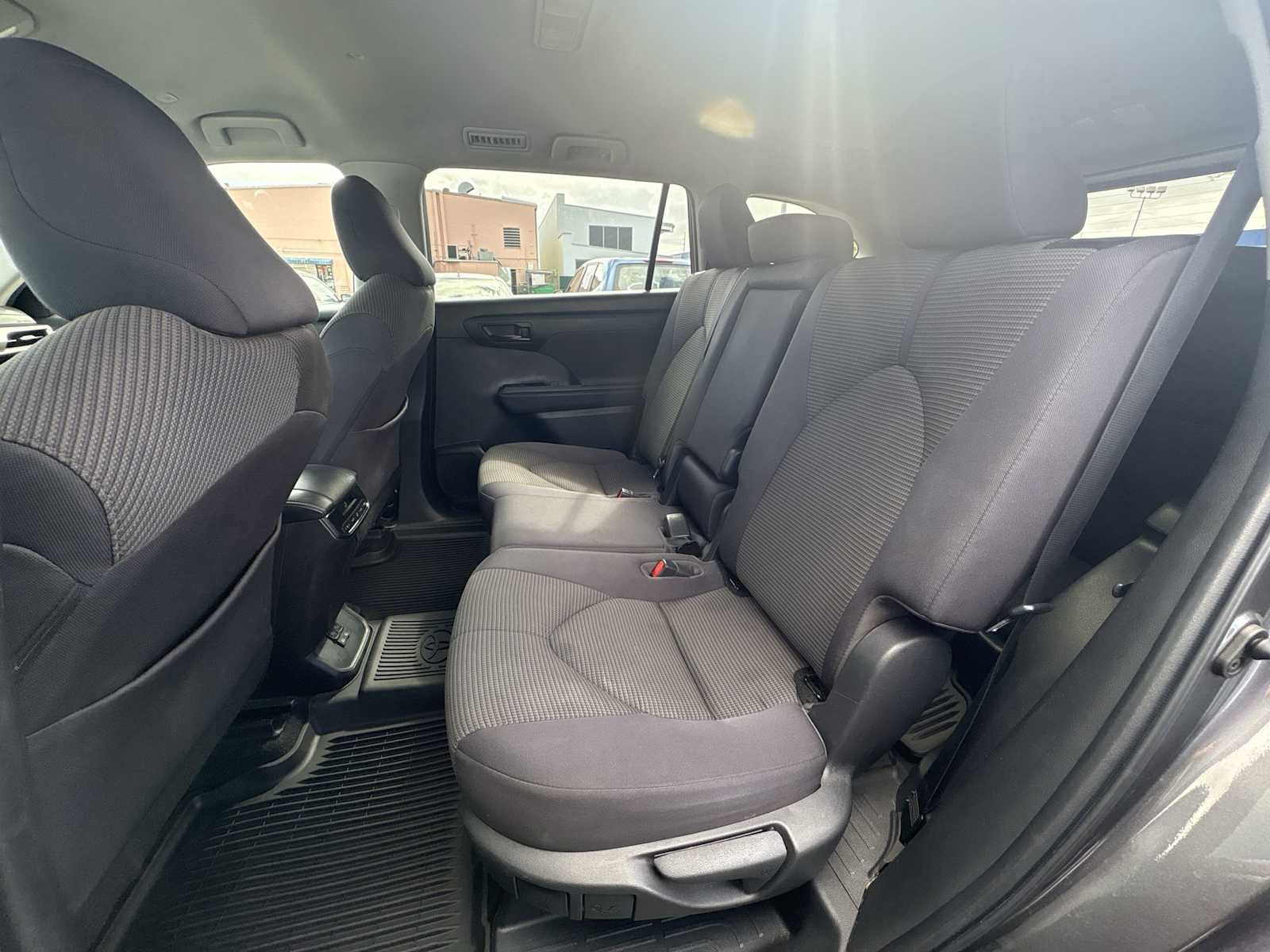 Used 2023 Toyota Highlander L image 23