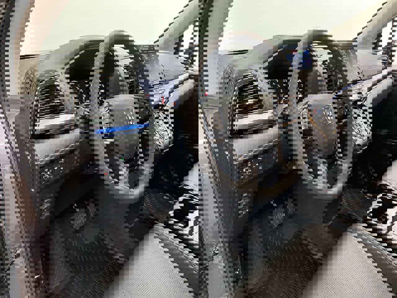 Used 2026 Honda Odyssey Elite image 2