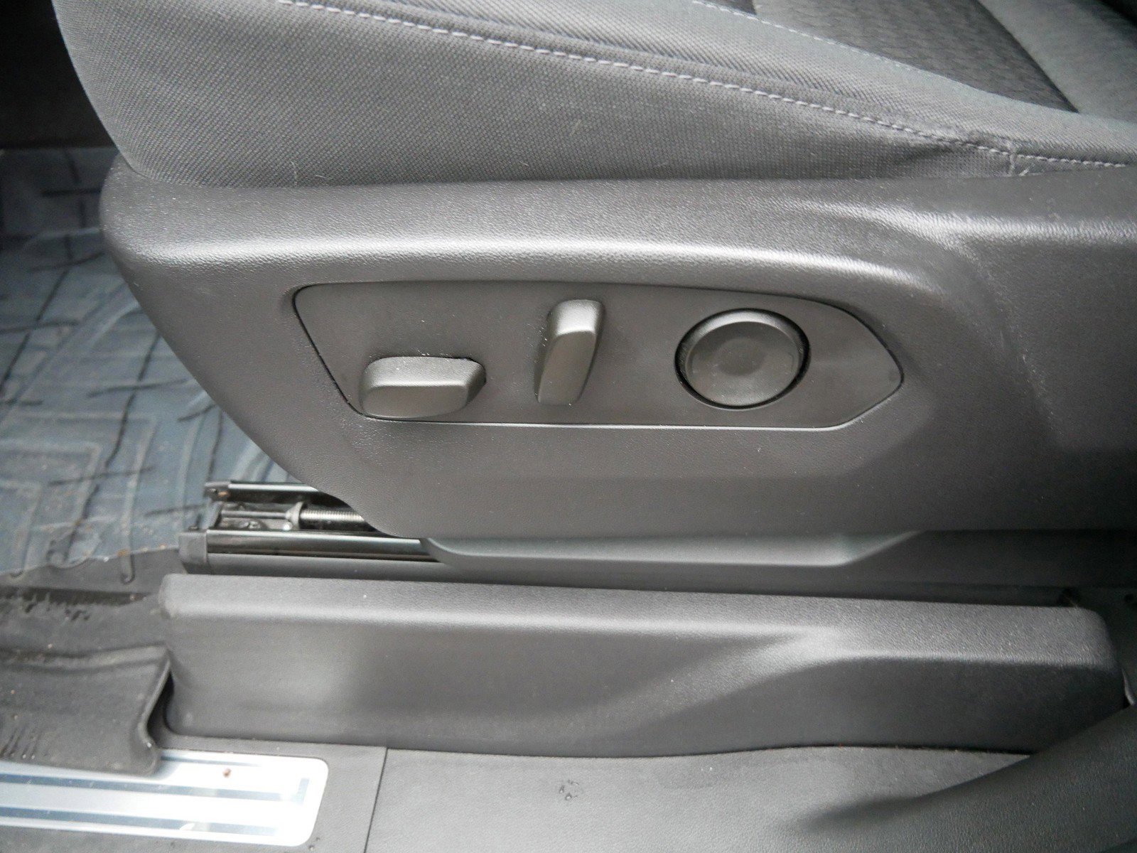 Used 2023 Chevrolet Silverado 1500 LT image 16