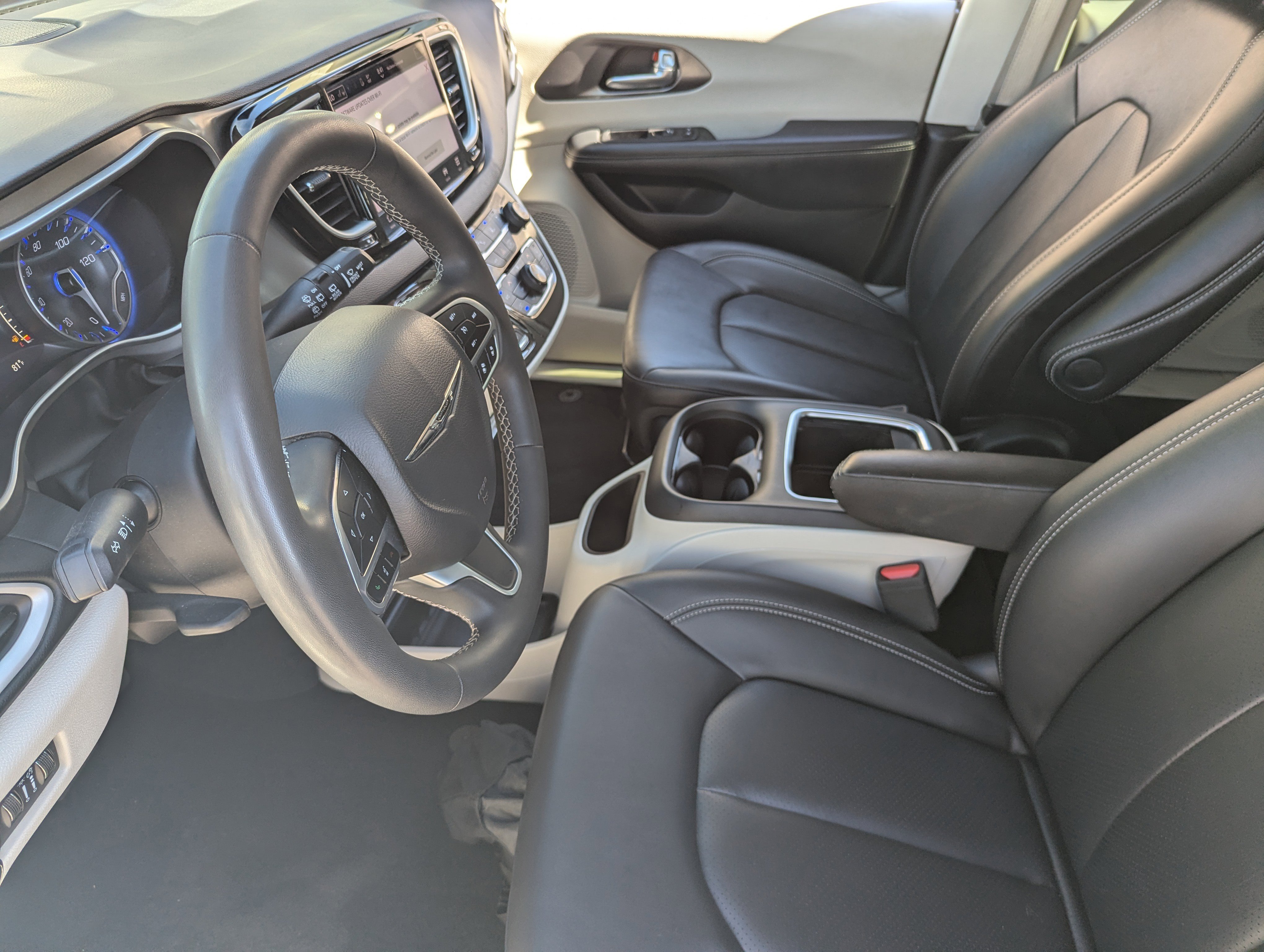 Used 2024 Chrysler Pacifica Touring-L image 20