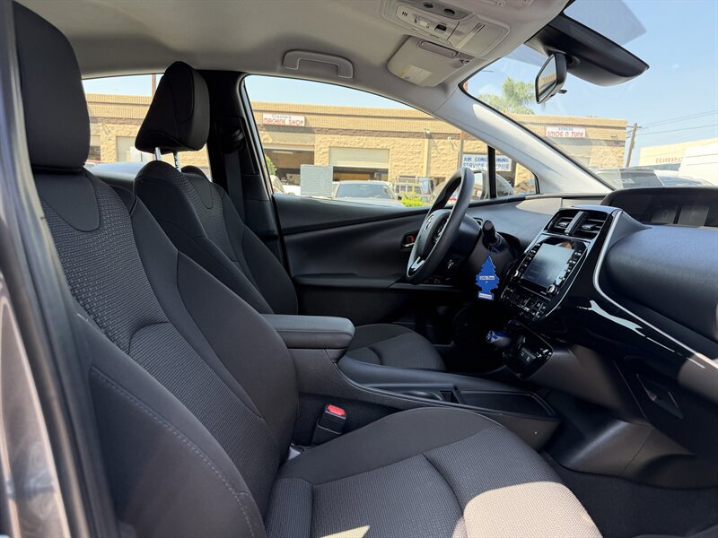 Used 2022 Toyota Prius LE FWD image 10