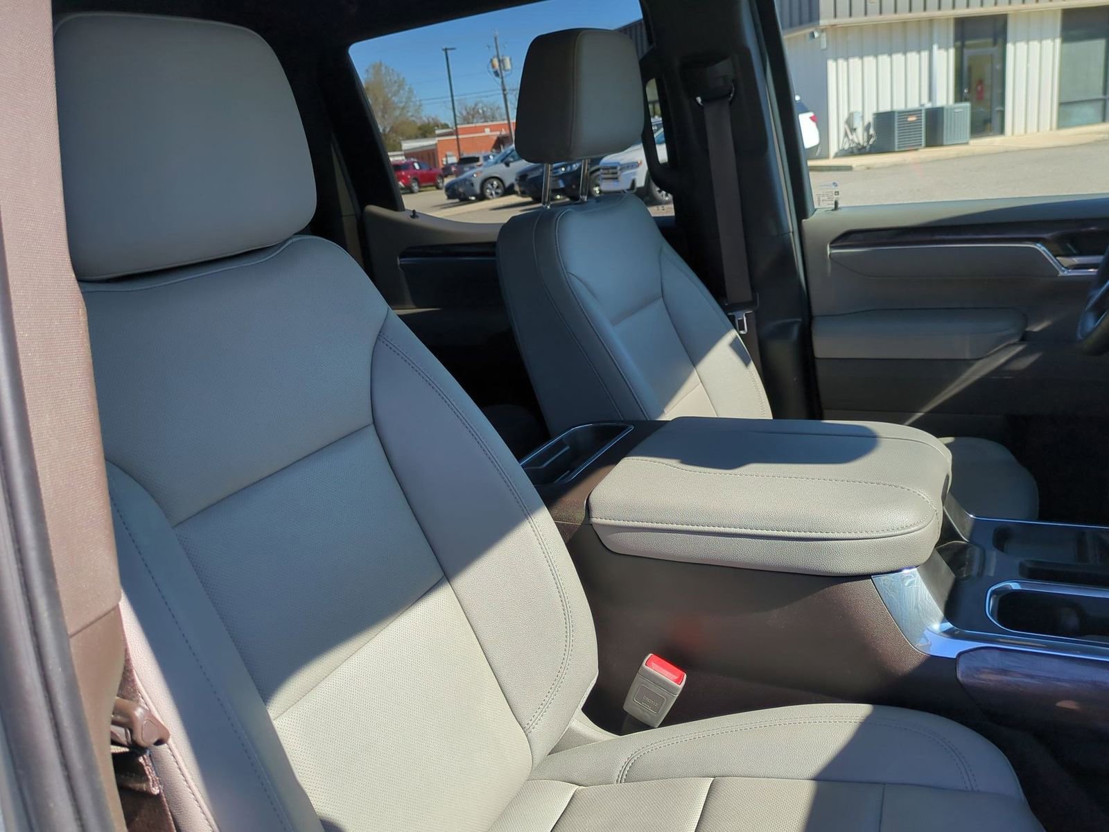 Certified 2025 Chevrolet Silverado 1500 LTZ AWD/4WD image 30