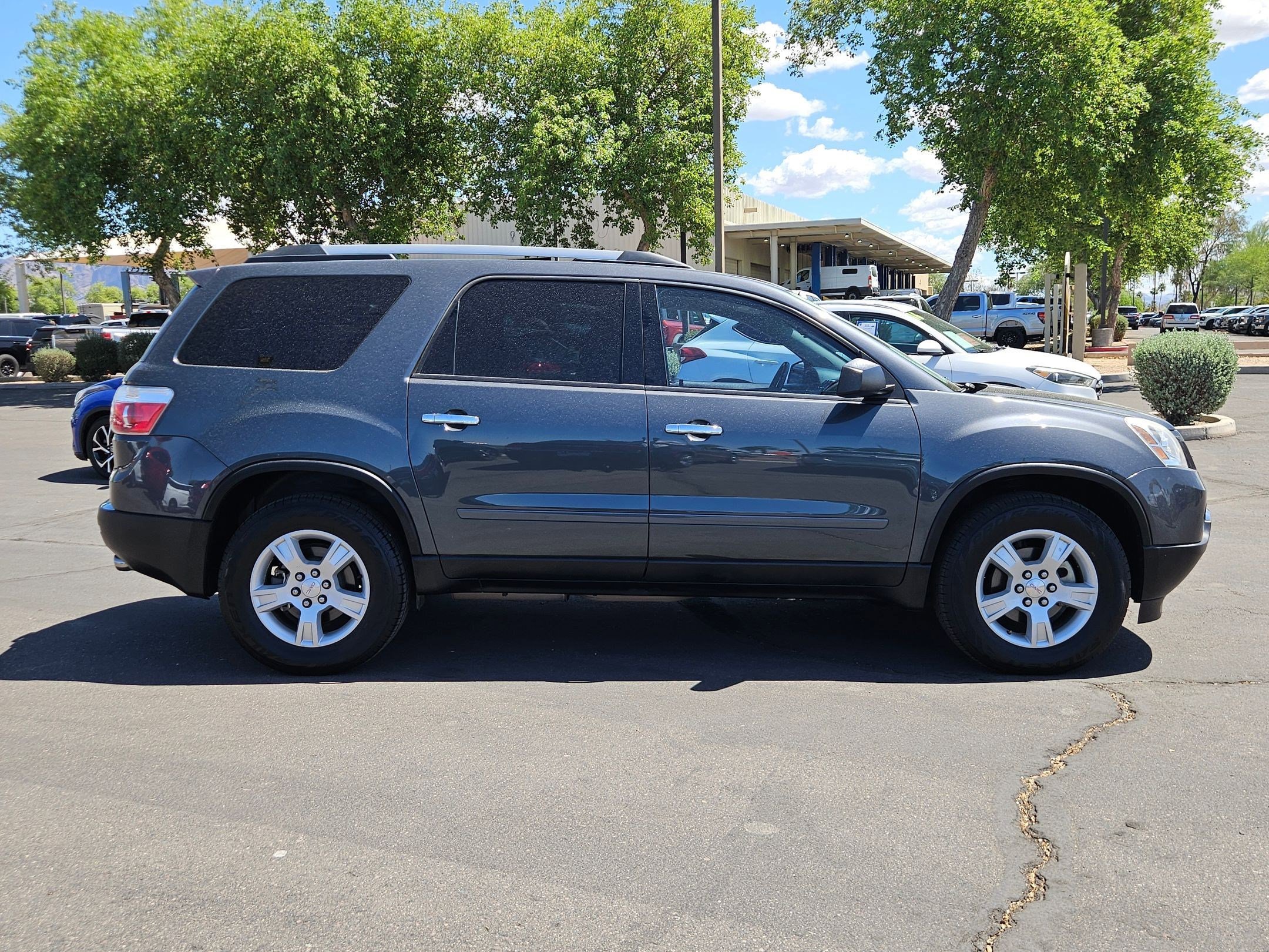 Used 2011 GMC Acadia SL w/ Preferred Package image 4