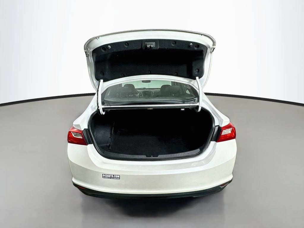 Used 2017 Chevrolet Malibu LT FWD image 33