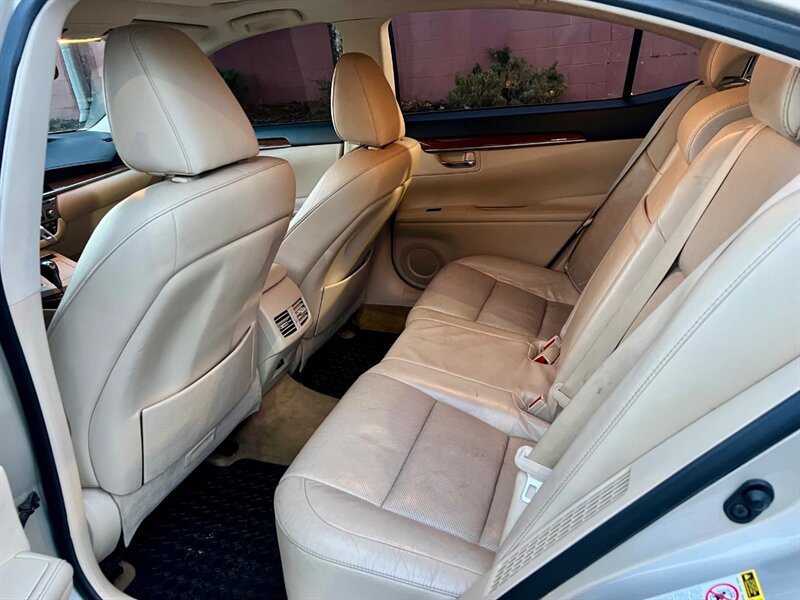 Used 2014 Lexus ES 300h w/ Luxury Package w/Bamboo Trim FWD image 10