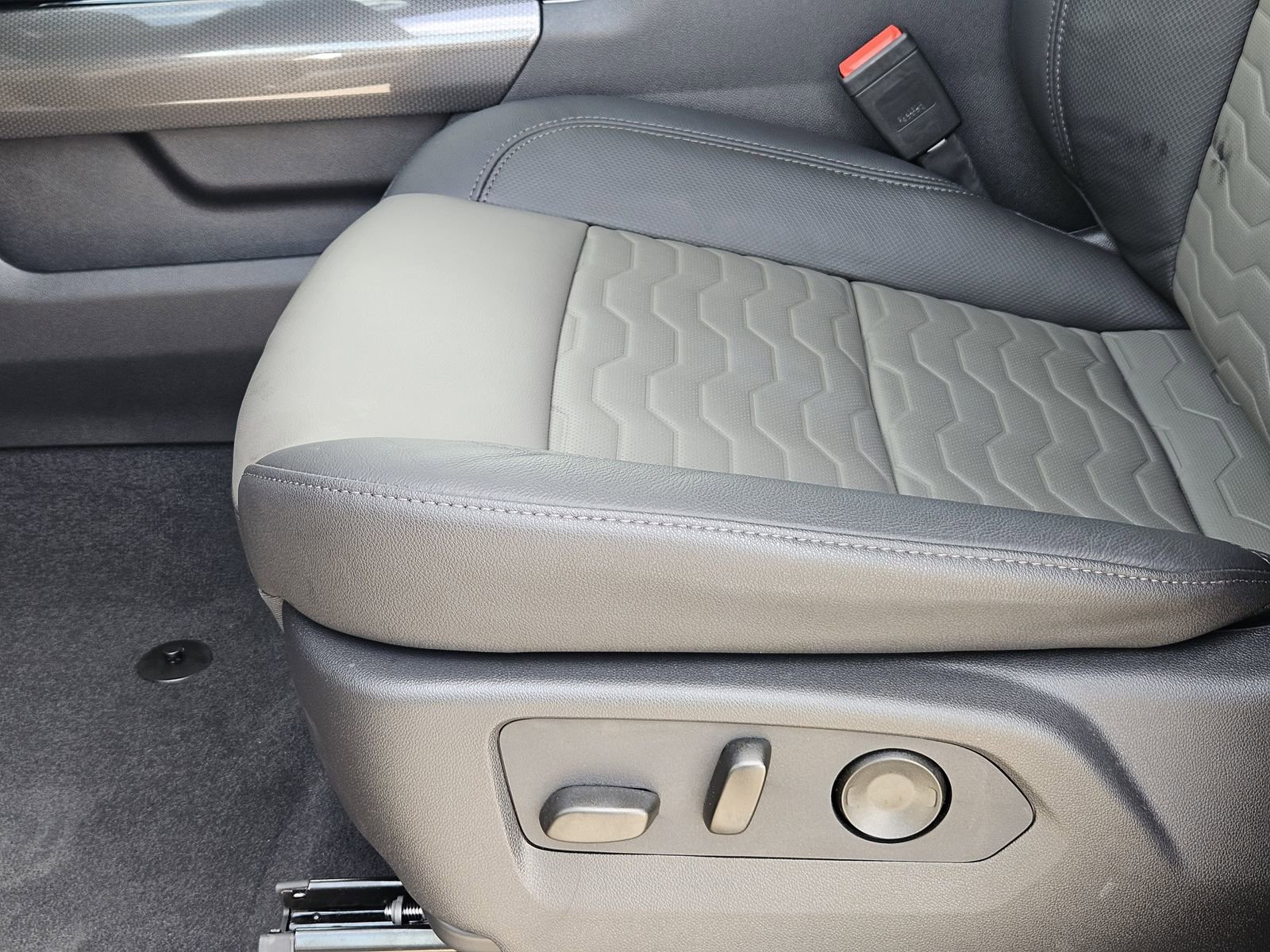 Certified 2026 Chevrolet Silverado 1500 ZR2 w/ Dark Appearance Package image 31