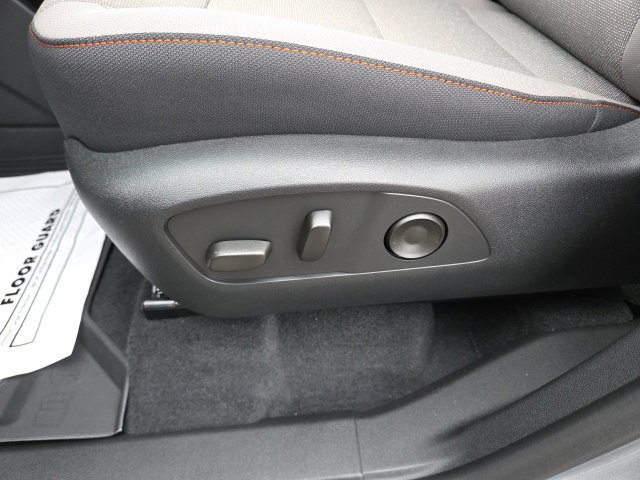 New 2027 Chevrolet Traverse LT w/ LPO, Floor Liner Package AWD/4WD image 24