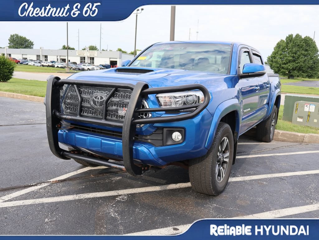 Used 2017 Toyota Tacoma TRD Sport AWD/4WD image 10