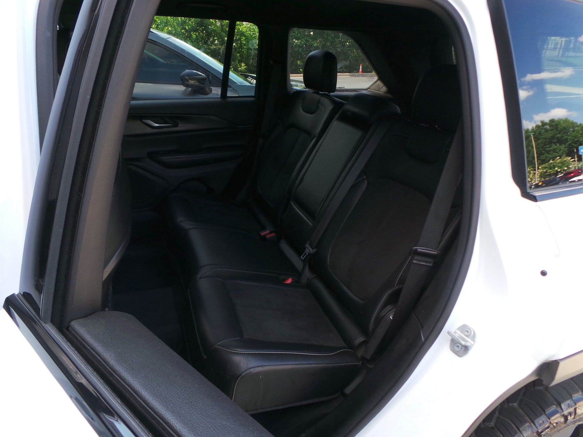Used 2023 Jeep Grand Cherokee Altitude AWD/4WD image 15