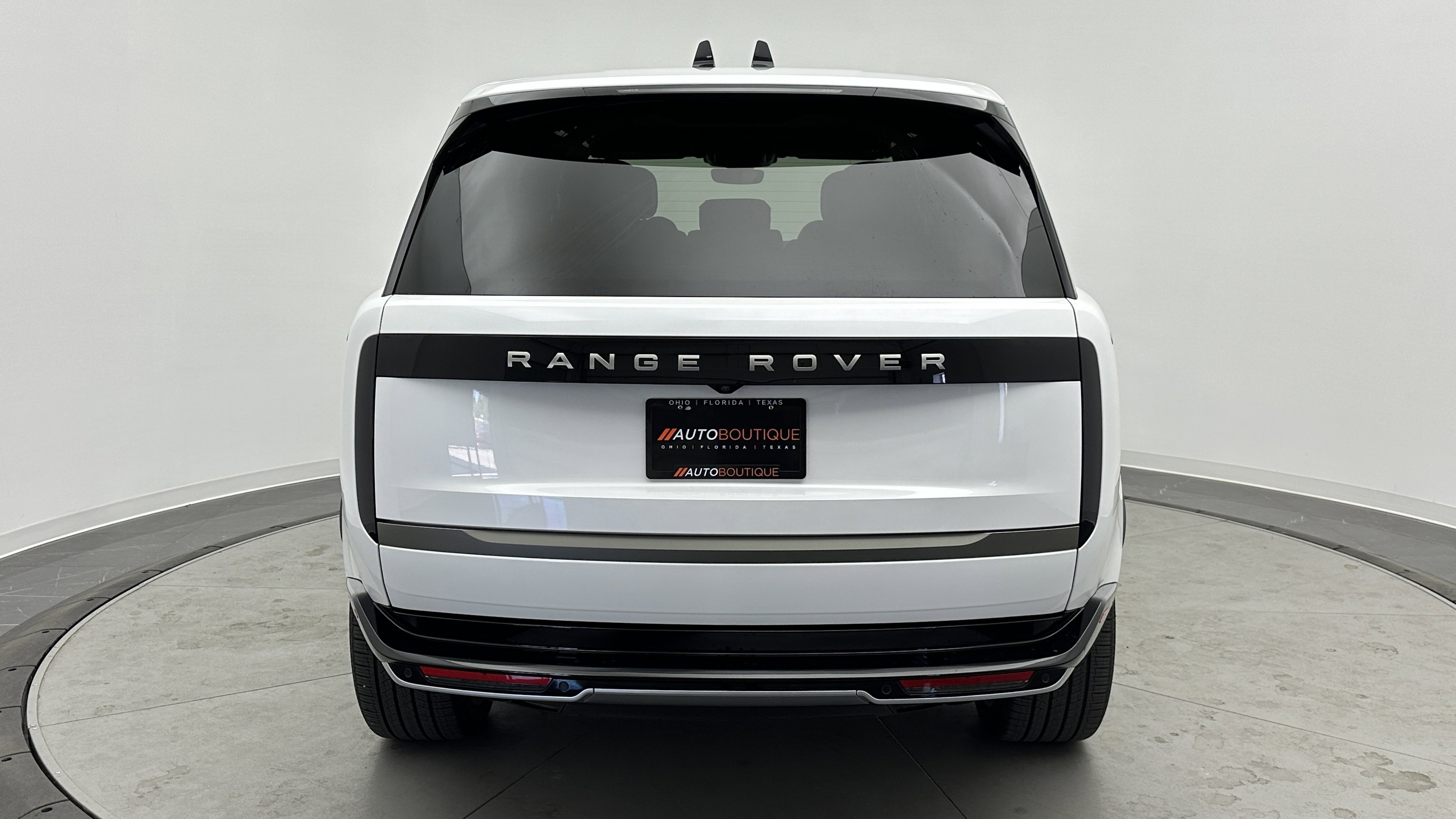 Used 2025 Land Rover Range Rover Long Wheelbase SE image 7