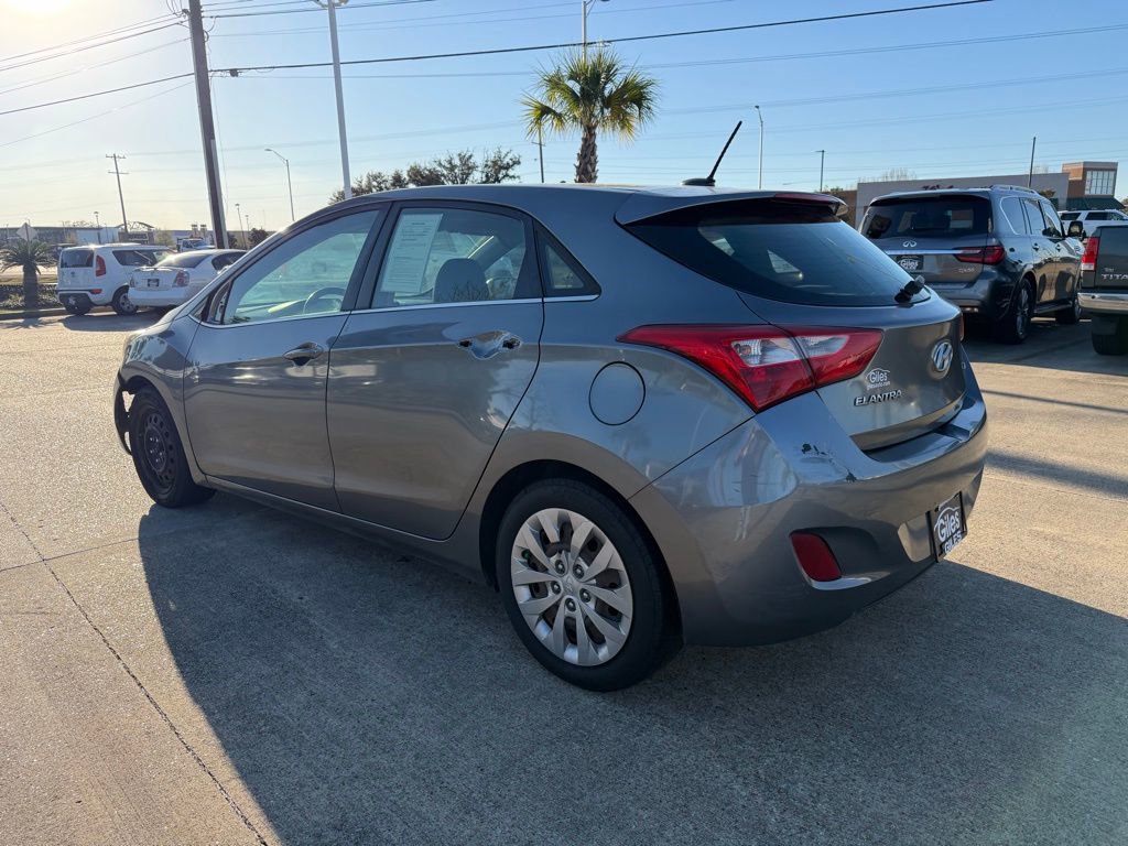 Used 2017 Hyundai Elantra GT image 3