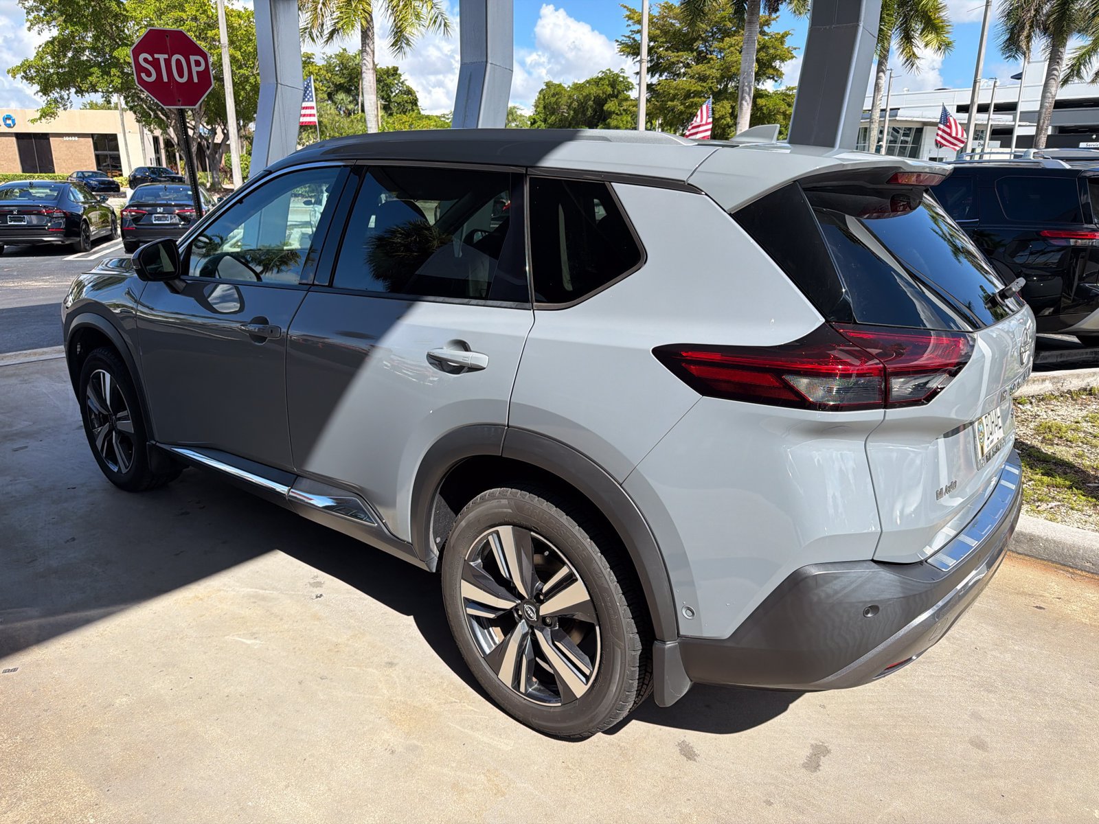 Used 2022 Nissan Rogue SL w/ SL Premium Package FWD image 4