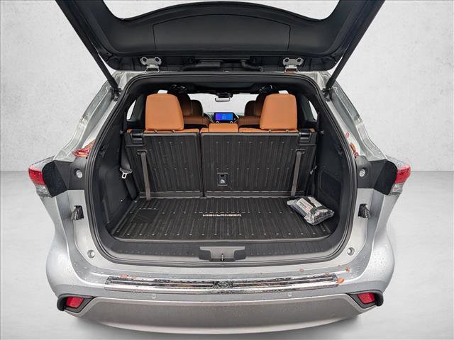 New 2025 Toyota Highlander Platinum image 9