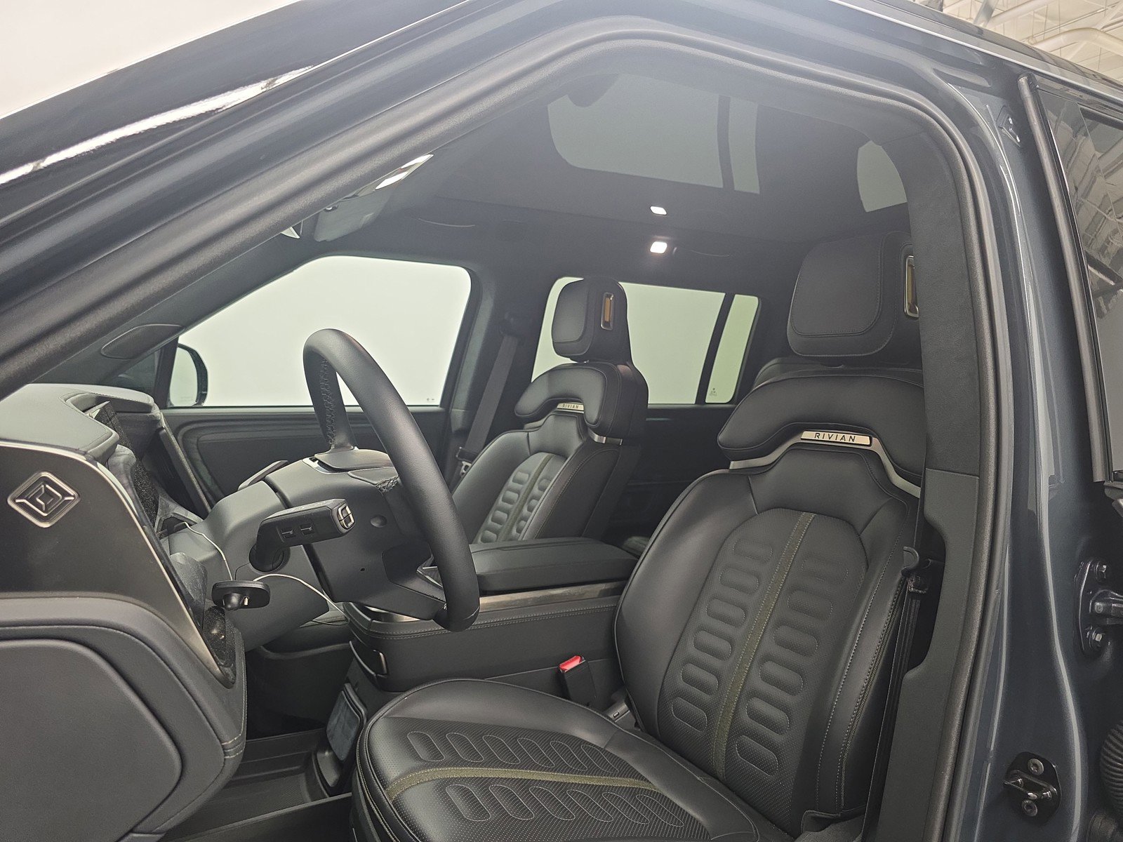Used 2024 Rivian R1S Adventure AWD/4WD image 20