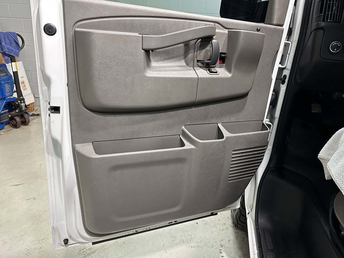 Used 2020 GMC Savana 2500 Extended w/ Enhanced Convenience Package RWD image 23