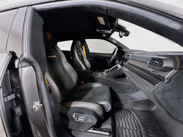 Used 2023 Lamborghini Urus Performante AWD/4WD image 30
