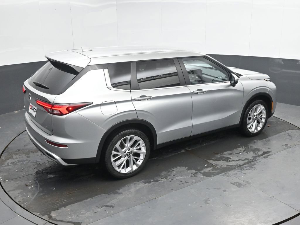 Used 2024 Mitsubishi Outlander SE image 38
