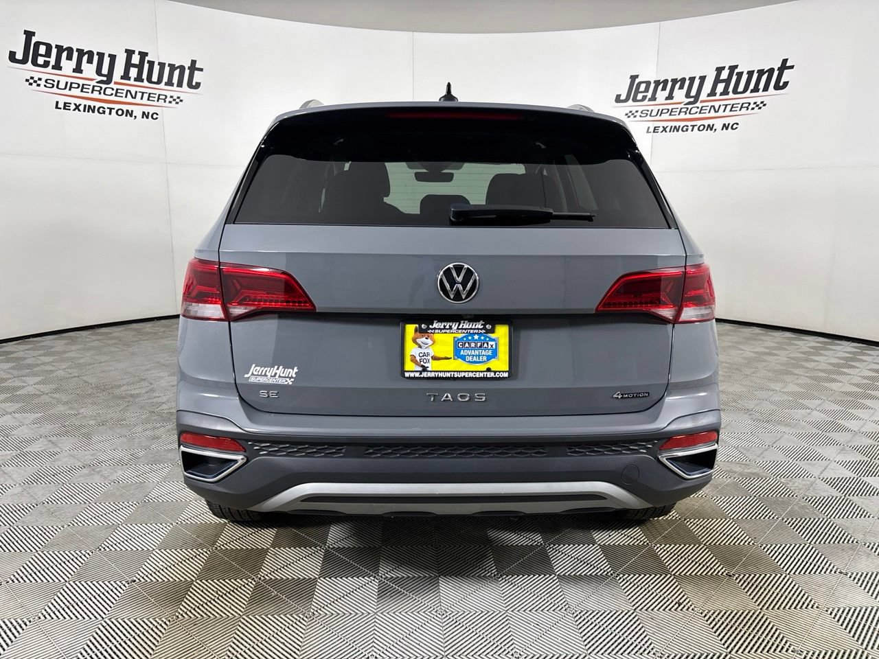 Used 2024 Volkswagen Taos SE w/ Panoramic Sunroof Package AWD/4WD image 7
