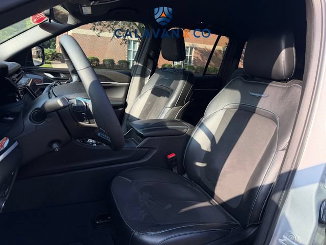 Used 2024 Jeep Grand Cherokee Trailhawk w/ Advanced Protech Group II AWD/4WD image 7