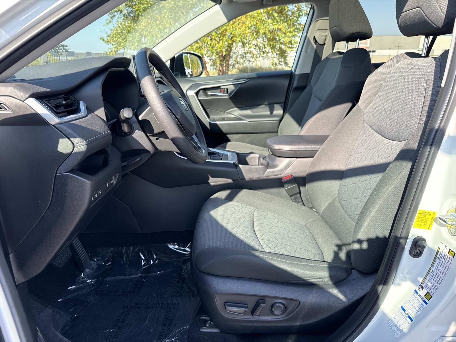 Used 2022 Toyota RAV4 XLE image 24