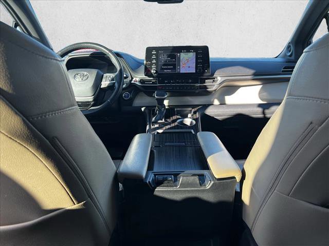 Used 2021 Toyota Sienna Limited image 16